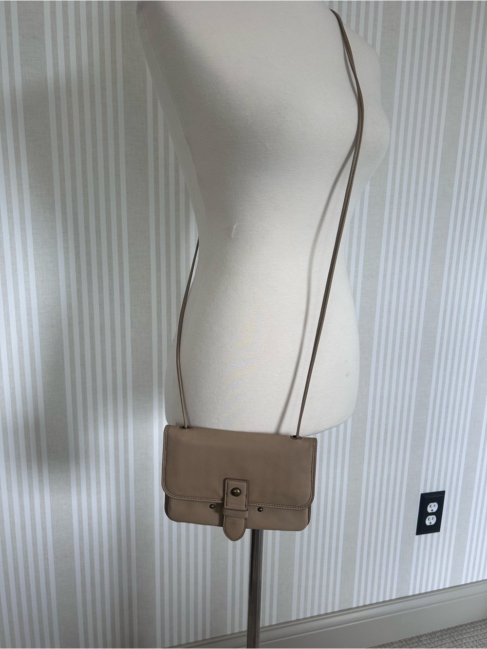 Lucky Brand Vintage Taupe 100% Leather Convertible Wallet Crossbody Purse Bag - Picture 2 of 15
